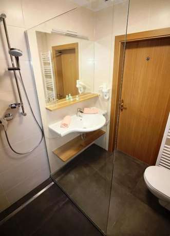 Imagen de la habitación del Hotel Pension St. Leonhard. Foto 4