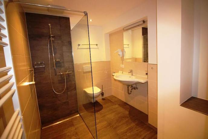 Imagen de la habitación del Hotel Pension St. Leonhard. Foto 8