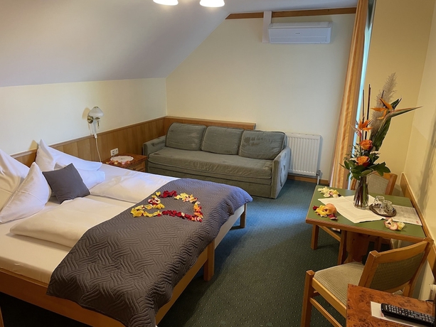 Imagen de la habitación del Hotel Pension Thermenland. Foto 2