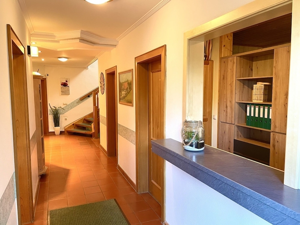 Imagen de los interiores del Hotel Pension Thermenland. Foto 11