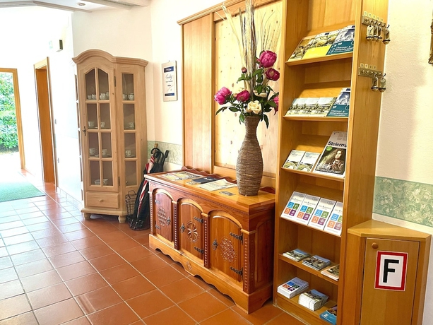 Imagen de los interiores del Hotel Pension Thermenland. Foto 13