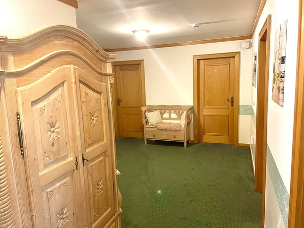 Imagen de los interiores del Hotel Pension Thermenland. Foto 16