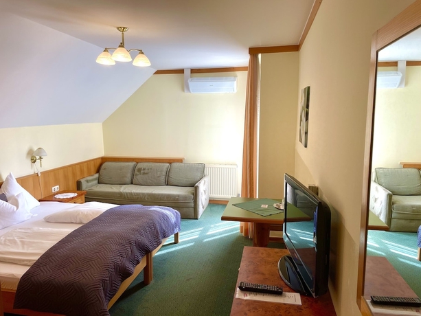 Imagen de la habitación del Hotel Pension Thermenland. Foto 10