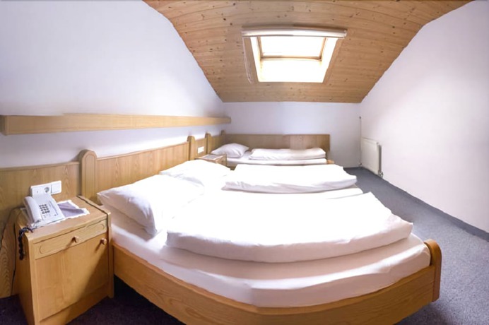 Imagen de la habitación del Hotel Pension Traube. Foto 17