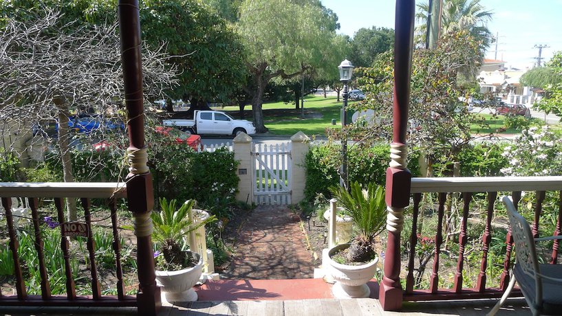 Imagen de los exteriores del Hotel Pension of Perth. Foto 18