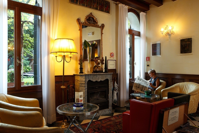 Imagen del bar/restaurante del Hotel Pensione Accademia - Villa Maravege. Foto 2