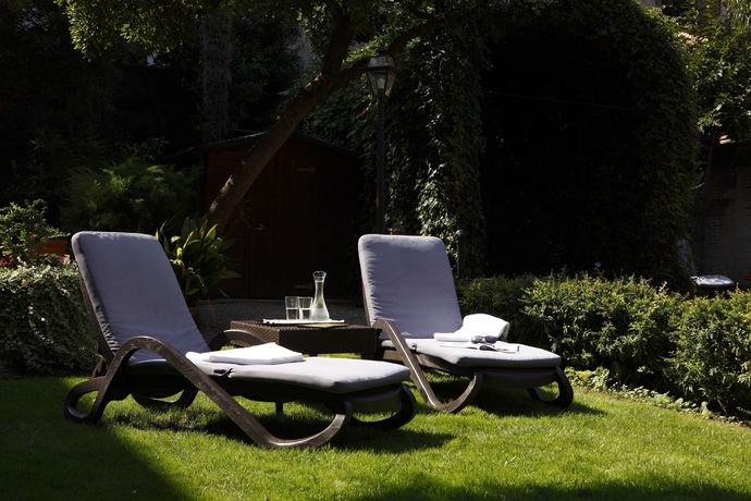 Imagen de los exteriores del Hotel Pensione Accademia - Villa Maravege. Foto 12