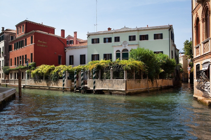 Imagen de los exteriores del Hotel Pensione Accademia - Villa Maravege. Foto 13