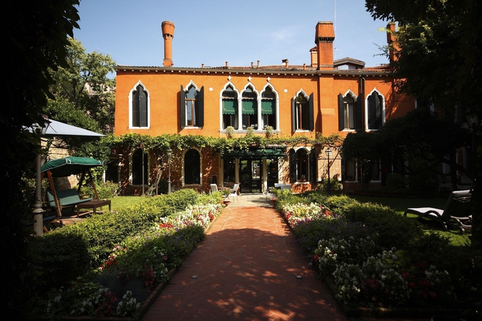 Imagen de los exteriores del Hotel Pensione Accademia - Villa Maravege. Foto 14