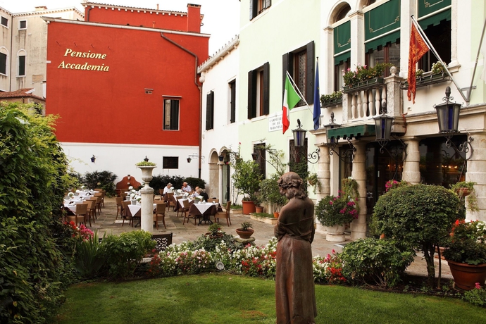 Imagen de los exteriores del Hotel Pensione Accademia - Villa Maravege. Foto 16