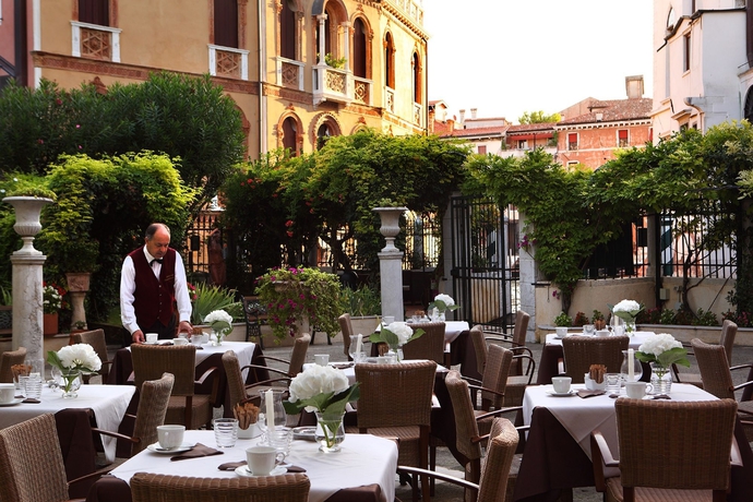 Imagen del bar/restaurante del Hotel Pensione Accademia - Villa Maravege. Foto 8