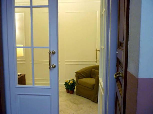 Imagen de los interiores del Hotel Pensione Canada. Foto 13