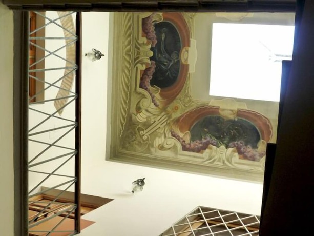 Imagen de los interiores del Hotel Pensione Canada. Foto 17