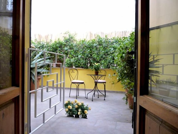 Imagen de los exteriores del Hotel Pensione Canada. Foto 11