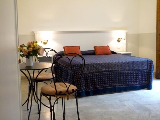 Imagen de la habitación del Hotel Pensione Canada. Foto 8