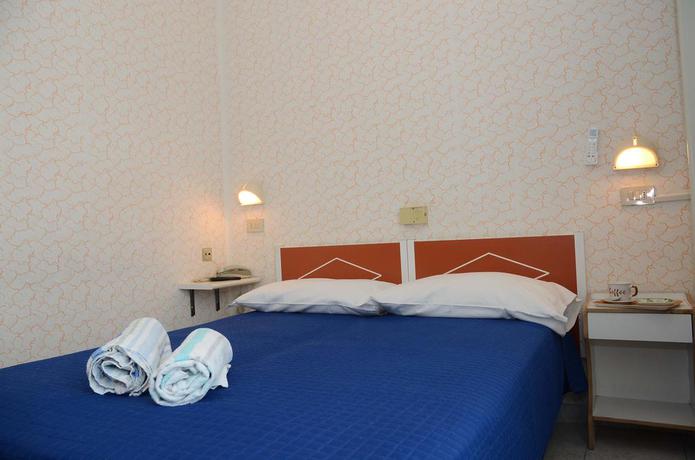 Imagen de la habitación del Hotel Pensione Elena. Foto 10