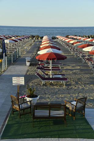 Imagen de los exteriores del Hotel Pensione Elena. Foto 14