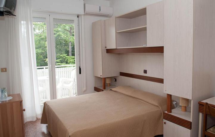 Imagen de la habitación del Hotel Pensione Imperia. Foto 6