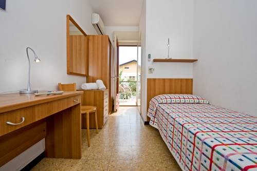 Imagen de la habitación del Hotel Pensione Ornella, Lignano Sabbiadoro. Foto 4