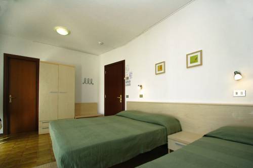 Imagen de la habitación del Hotel Pensione Ornella, Lignano Sabbiadoro. Foto 6