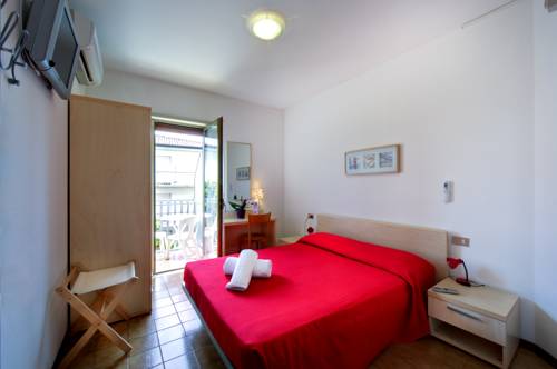 Imagen de la habitación del Hotel Pensione Ornella, Lignano Sabbiadoro. Foto 10
