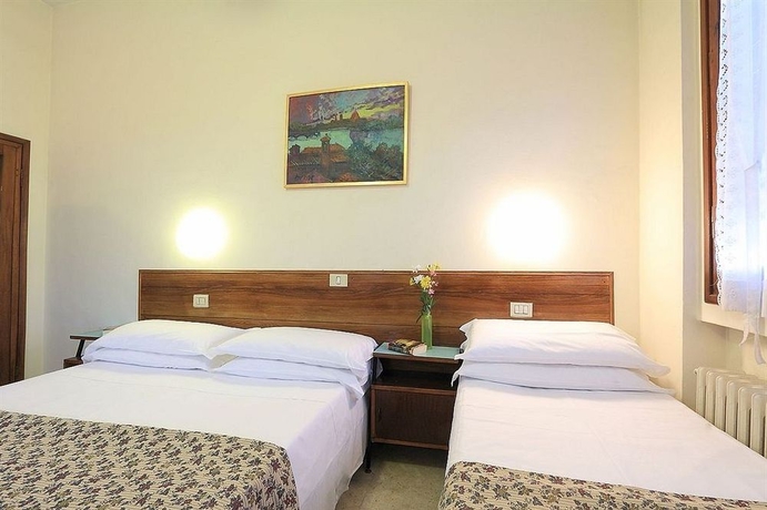 Imagen de la habitación del Hotel Pensione Ottaviani. Foto 12