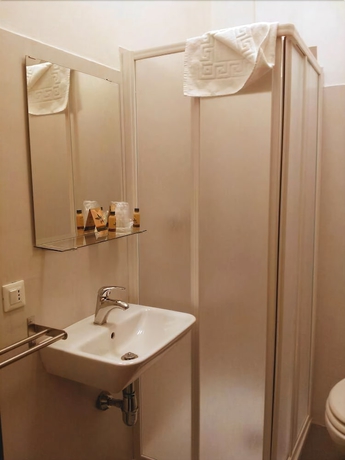 Imagen de la habitación del Hotel Pensione Piemonte. Foto 8