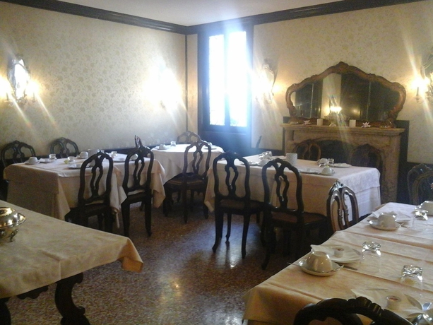 Imagen del bar/restaurante del Hotel Pensione Seguso. Foto 4