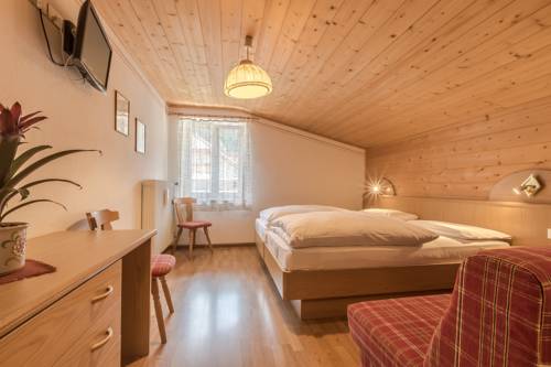 Imagen de la habitación del Hotel Pensione Travenanzes. Foto 2