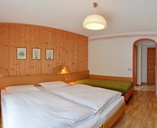 Imagen de la habitación del Hotel Pensione Travenanzes. Foto 3