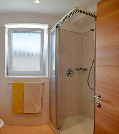 Imagen de la habitación del Hotel Pensione Travenanzes. Foto 5