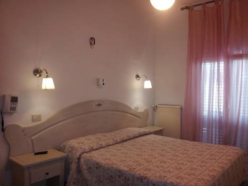 Imagen de la habitación del Hotel Pensione Week End. Foto 5