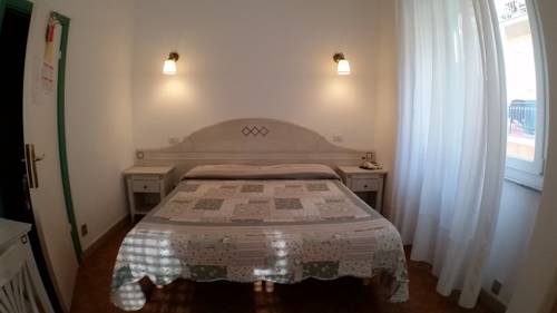 Imagen de la habitación del Hotel Pensione Week End. Foto 9