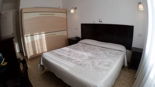 Imagen de la habitación del Hotel Pensione Week End. Foto 12