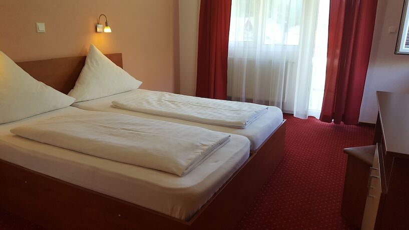 Imagen de la habitación del Hotel Pensiune Safrane. Foto 20