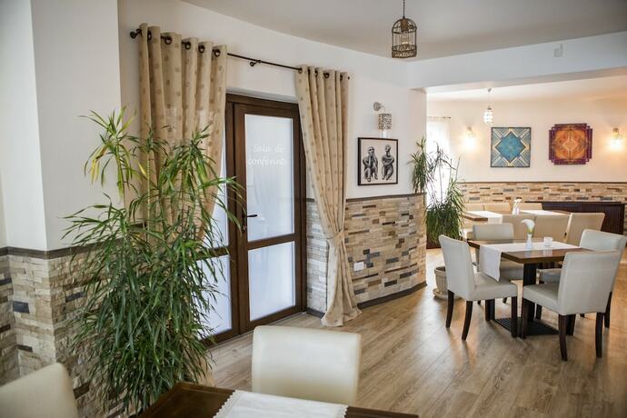 Imagen general del Hotel Pensiunea Aristocratis. Foto 7