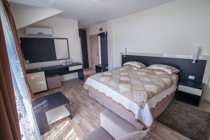 Imagen general del Hotel Pensiunea Aristocratis. Foto 10