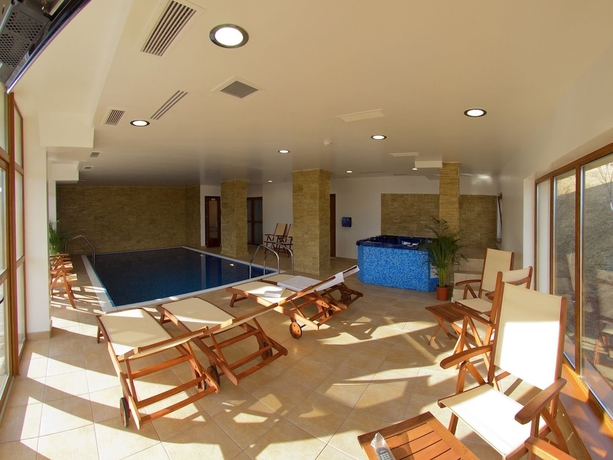 Imagen de la piscina del Hotel Pensiunea Casa Humor. Foto 13