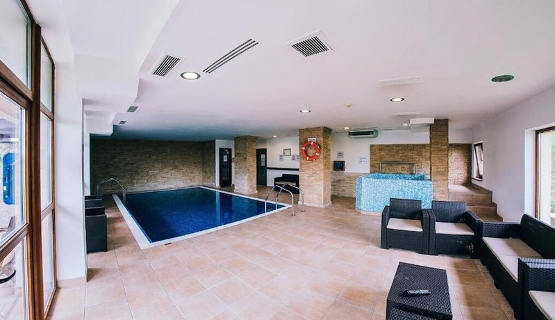 Imagen de la piscina del Hotel Pensiunea Casa Humor. Foto 15