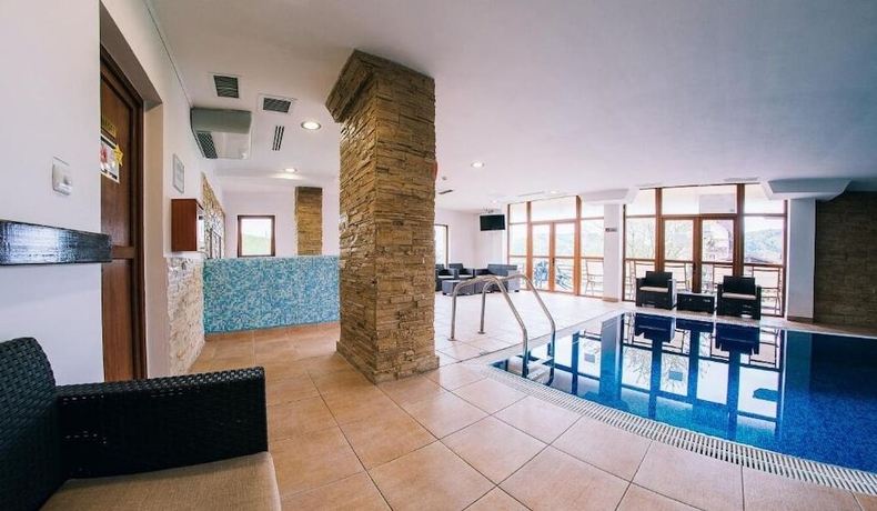 Imagen de la piscina del Hotel Pensiunea Casa Humor. Foto 16