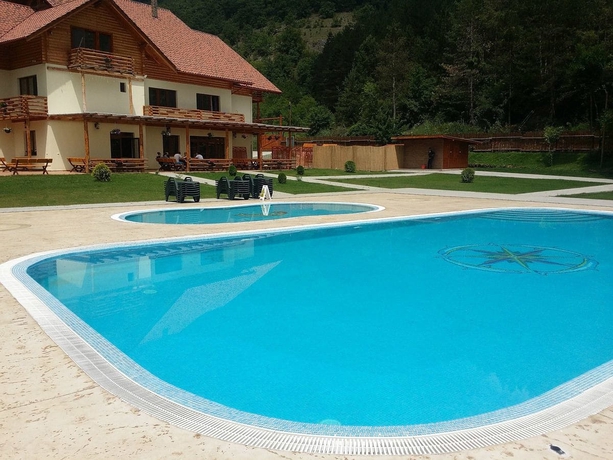 Imagen de la piscina del Hotel Pensiunea Casiana. Foto 17