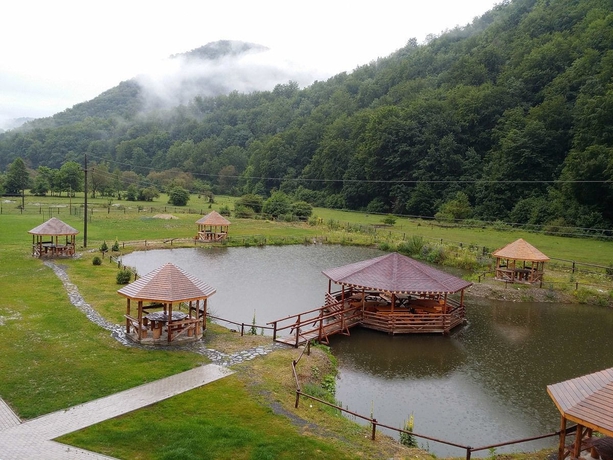 Imagen de los exteriores del Hotel Pensiunea Casiana. Foto 11