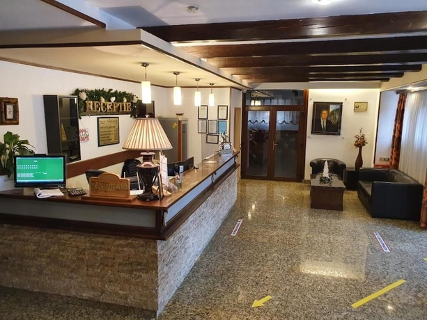 Imagen de los interiores del Hotel Pensiunea Floarea Soarelui Brasov. Foto 16