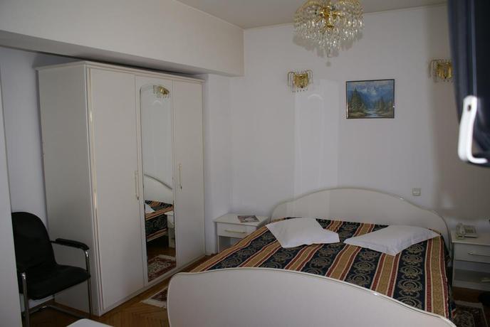 Imagen de la habitación del Hotel Pensiunea Helvetia. Foto 2