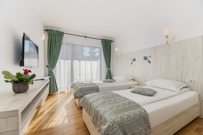 Imagen de la habitación del Hotel Pensiunea Hilltop. Foto 2