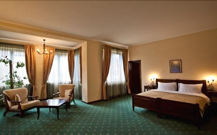 Imagen de la habitación del Hotel Pensiunea La Residenza. Foto 4