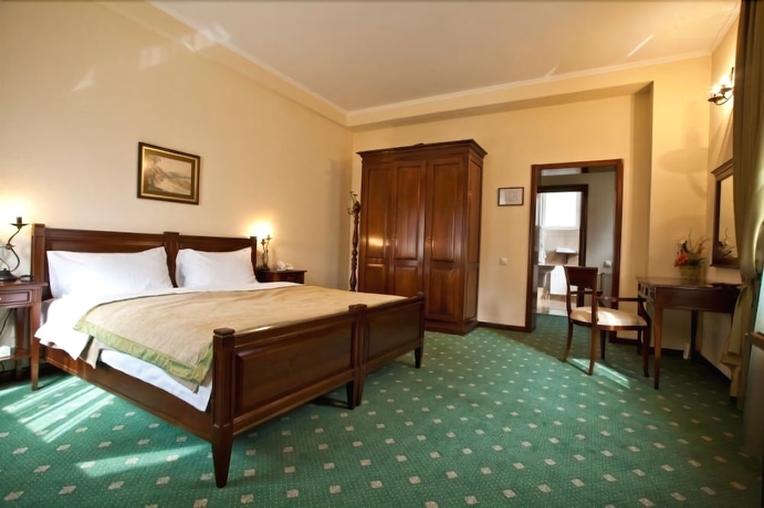 Imagen de la habitación del Hotel Pensiunea La Residenza. Foto 5