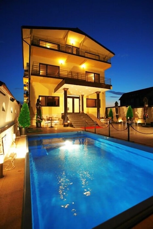 Imagen de la piscina del Hotel Pensiunea SIERA. Foto 18