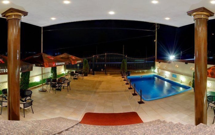 Imagen de la piscina del Hotel Pensiunea SIERA. Foto 19