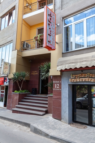 Imagen de los exteriores del Hotel Penthouse. Foto 15